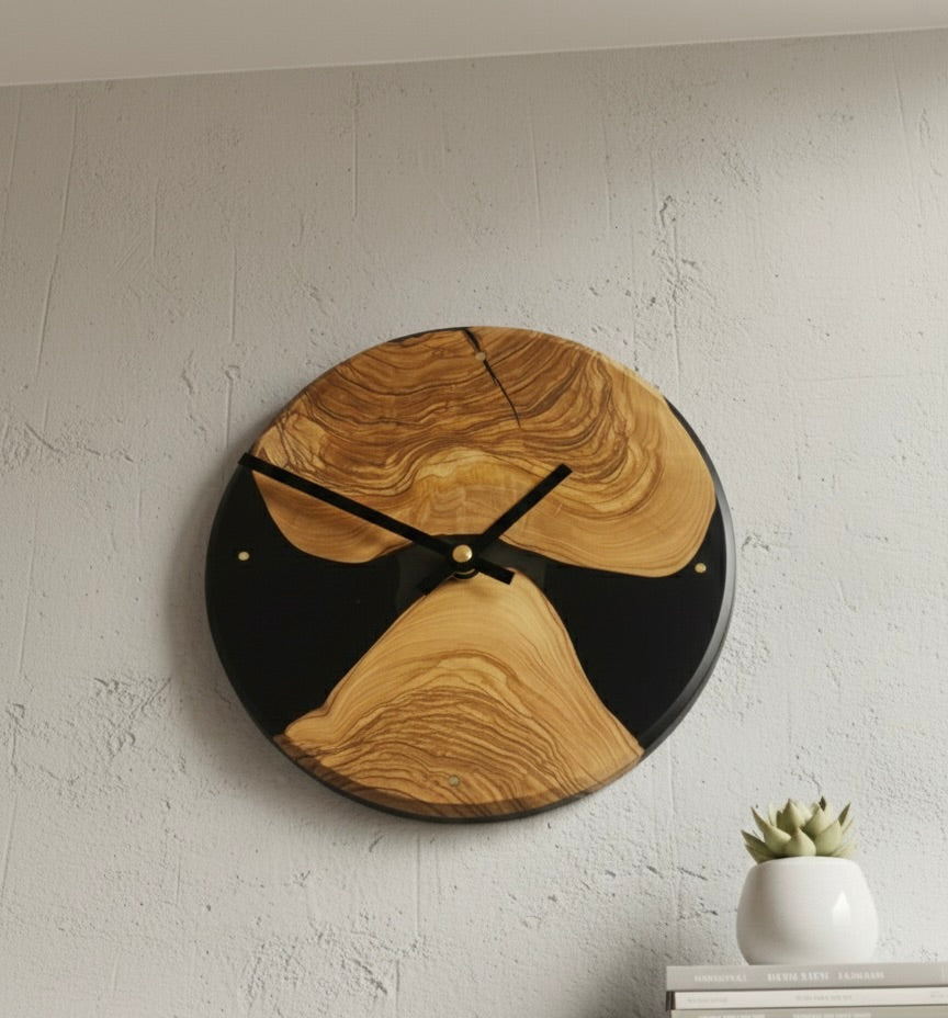 Orologio di Design in Ulivo e Resina – Il tempo nel cuore del legno